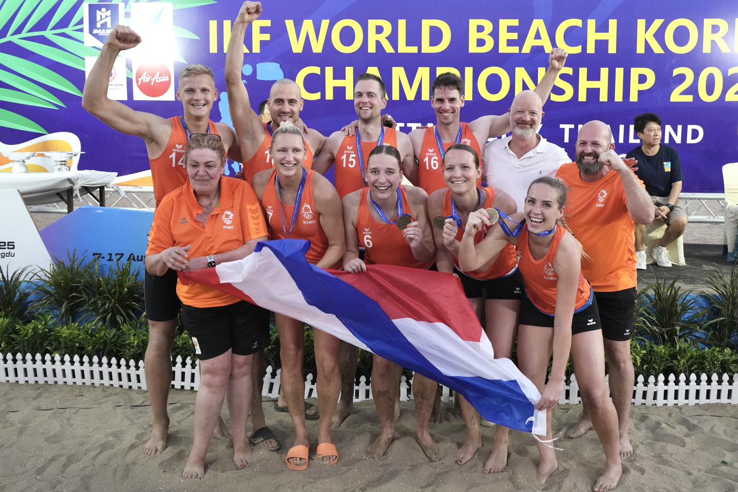 Nederland neemt revanche en kroont zich tot kampioen van het spannende IKF Beachkorfbal WK-toernooi